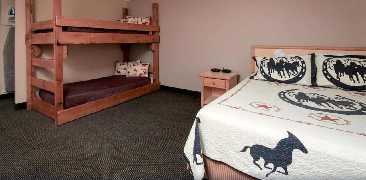 Yellowstonepark Inn&Suites Livingston Esterno foto